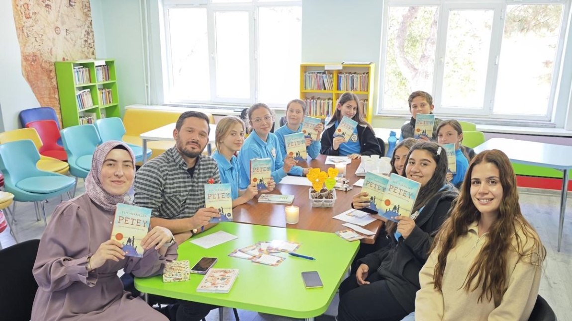 Okulumuzda Kitap Kulübü'nün bu seneki ilk toplantısı gerçekleştirildi.